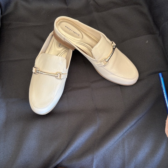 Easy Spirit Cream Loafers with Gold Accent - Picture 1 of 9